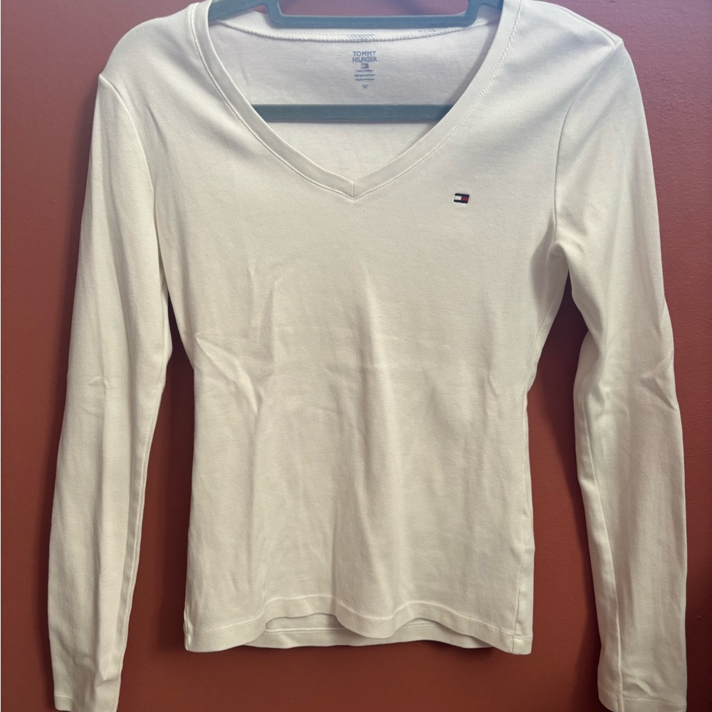 Tommy Hilfiger Women's Cream Long Sleeve V-Neck Top